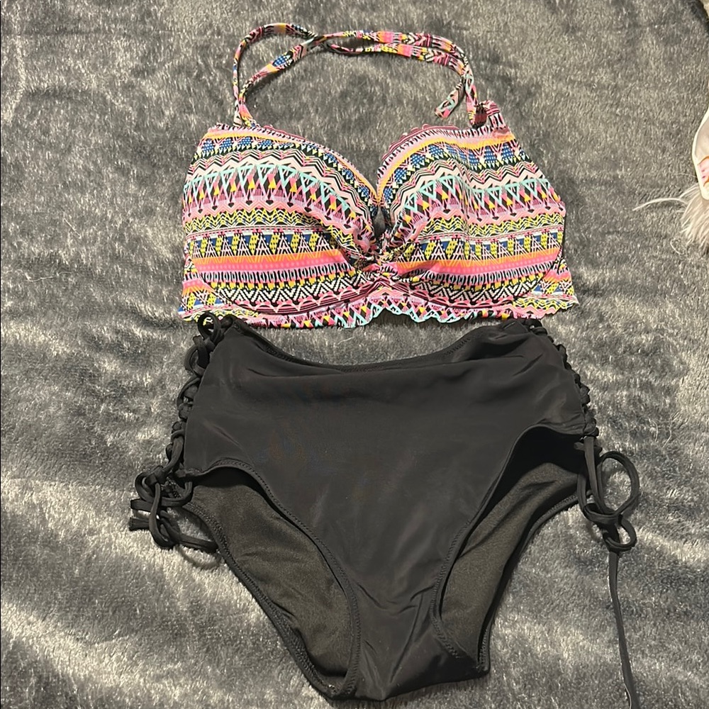 Trendy Patterned Bikini Top with Black Bottoms